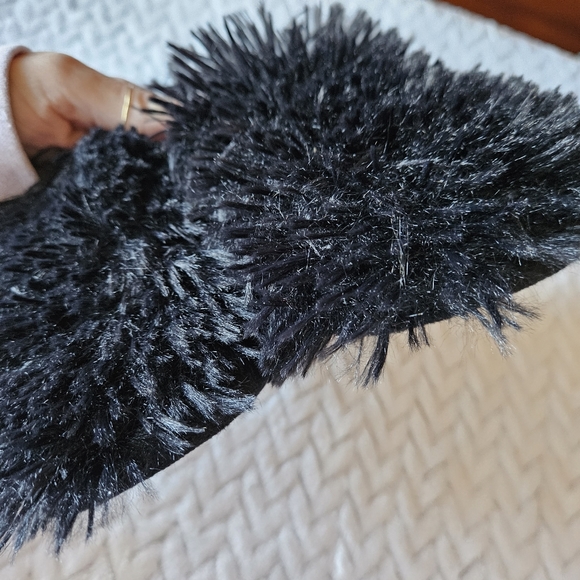 SOLD Nine West Closed Toe Fluffy Pile Black Slippers Size Small 5-6 - Picture 10 of 10